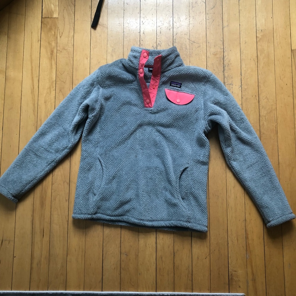 Patagonia Grey sweater with pockets